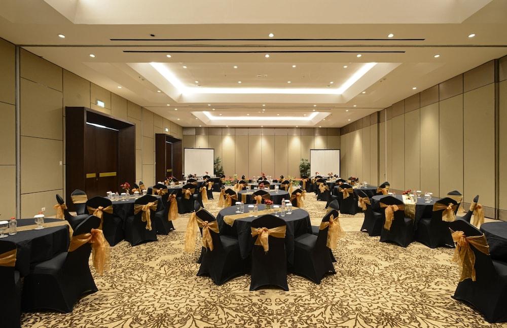 Premier Place Surabaya Airport Sidoarjo Exterior photo